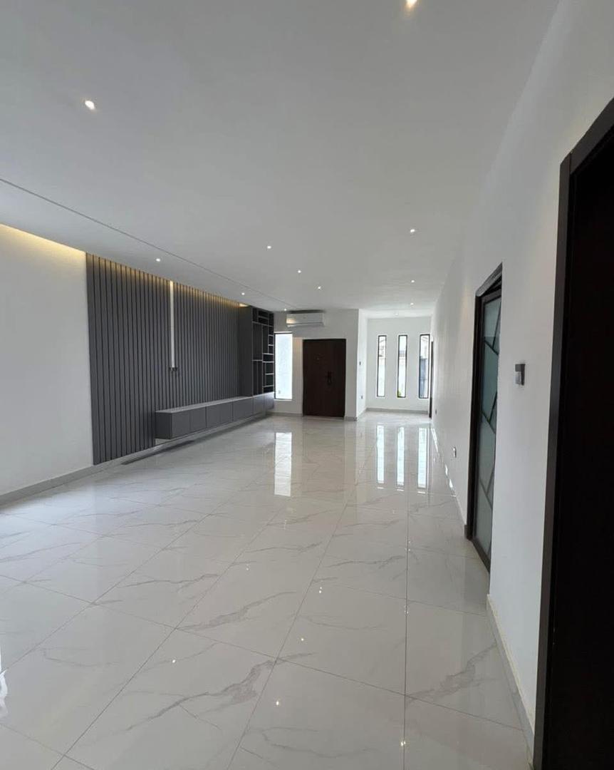 Three (3) Bedroom House For Sale at Lakeside