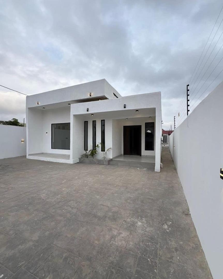 Three (3) Bedroom House For Sale at Lakeside
