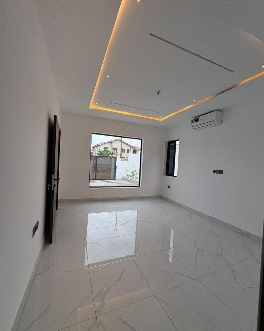 Three (3) Bedroom House For Sale at Lakeside