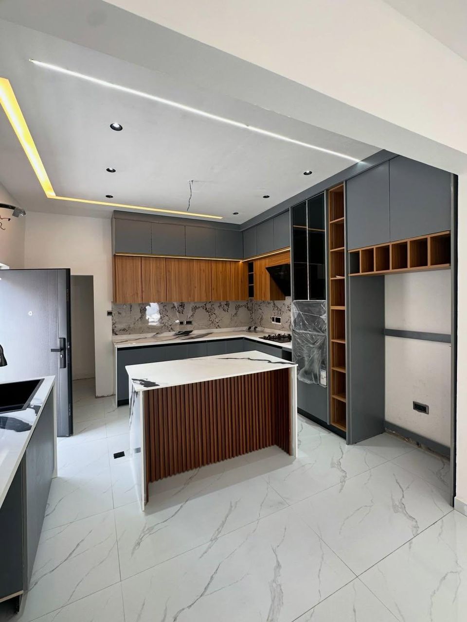 Three (3) Bedroom House For Sale at Lakeside Estate