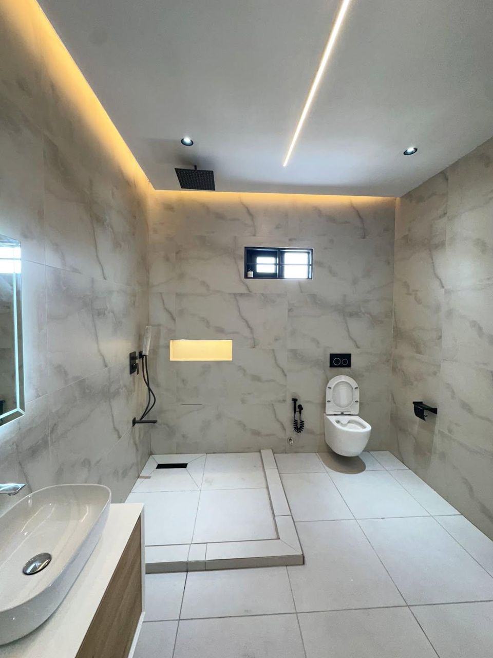 Three (3) Bedroom House For Sale at Lakeside Estate