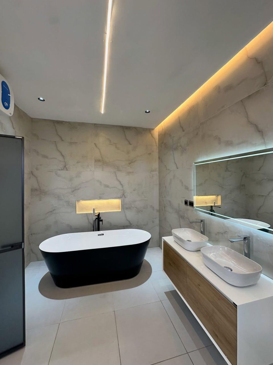 Three (3) Bedroom House For Sale at Lakeside Estate