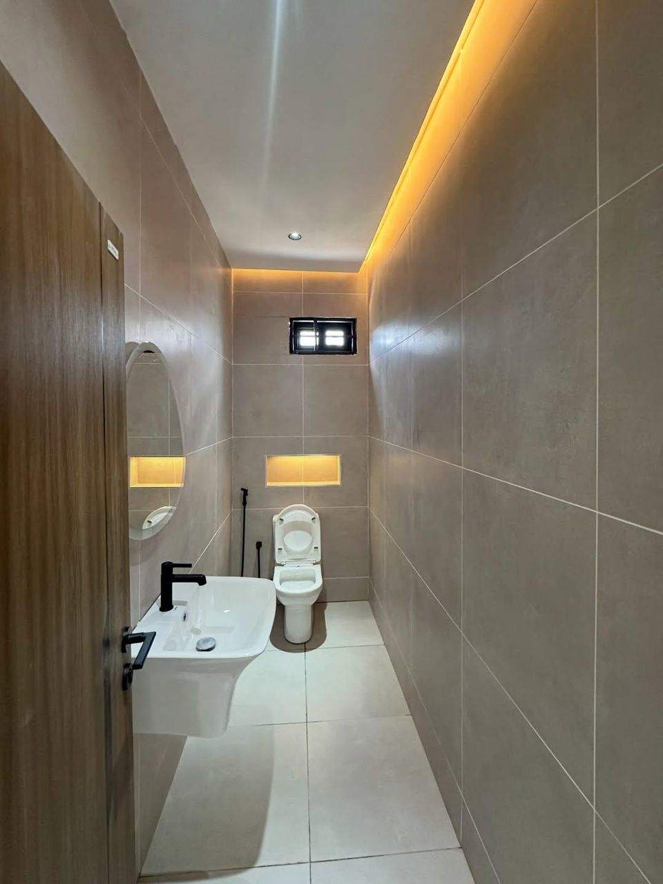 Three (3) Bedroom House For Sale at Lakeside Estate