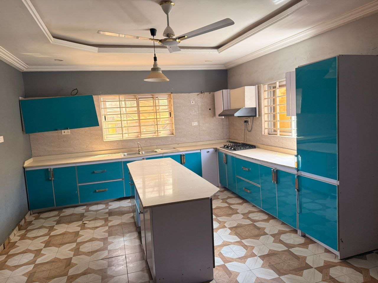 Three (3) Bedroom House with Swimming Pool For Sale at Lakeside