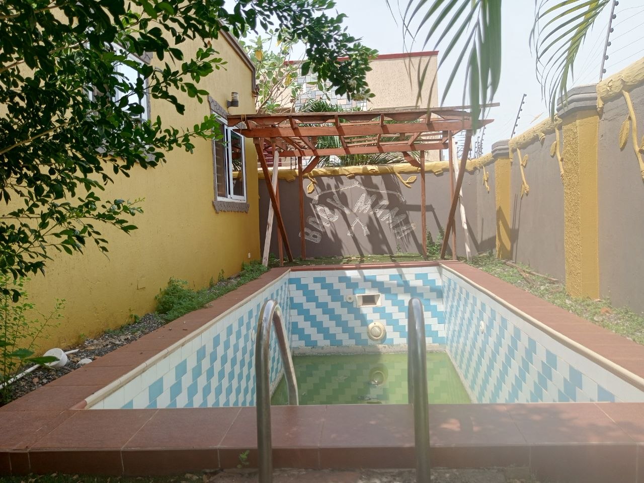 Three (3) Bedroom House with Swimming Pool For Sale at Lakeside