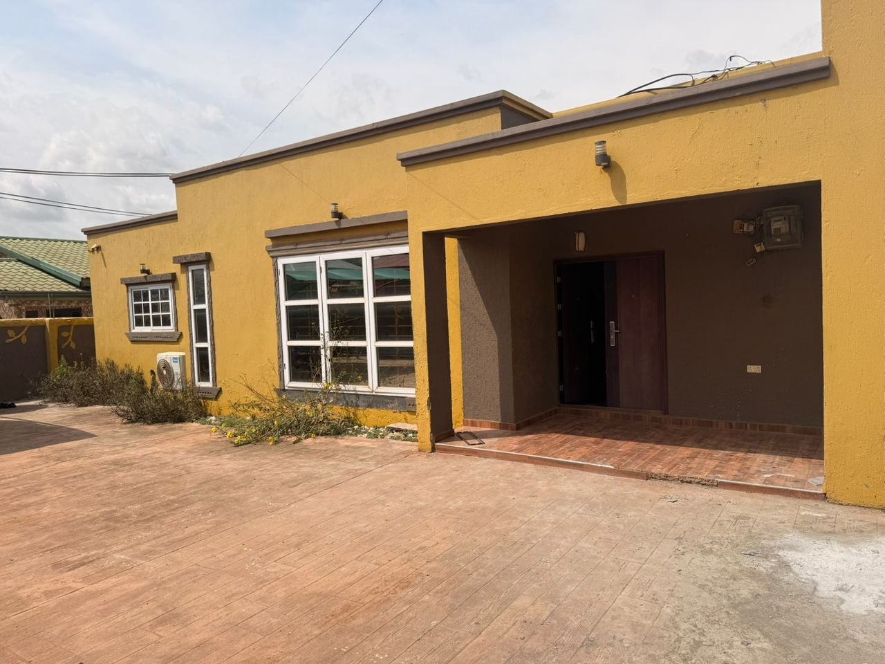 Three (3) Bedroom House with Swimming Pool For Sale at Lakeside