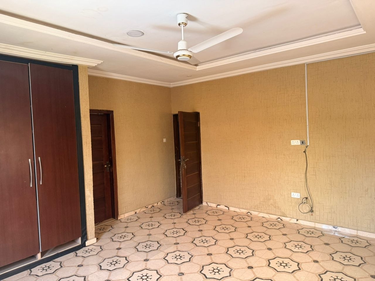 Three (3) Bedroom House with Swimming Pool For Sale at Lakeside