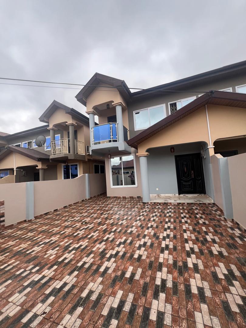 Three (3) Bedroom Semi-detached House For Rent at Abokobi