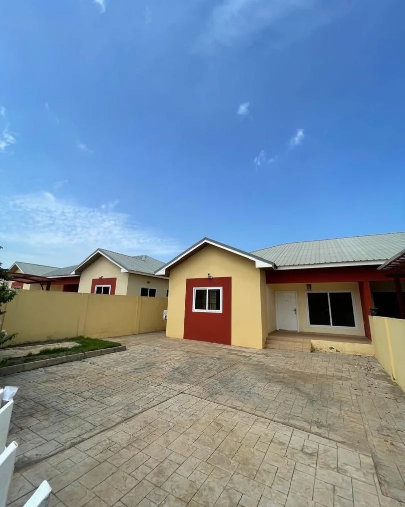 Three (3) Bedroom Semi-detached House For Rent at Tema Community 25