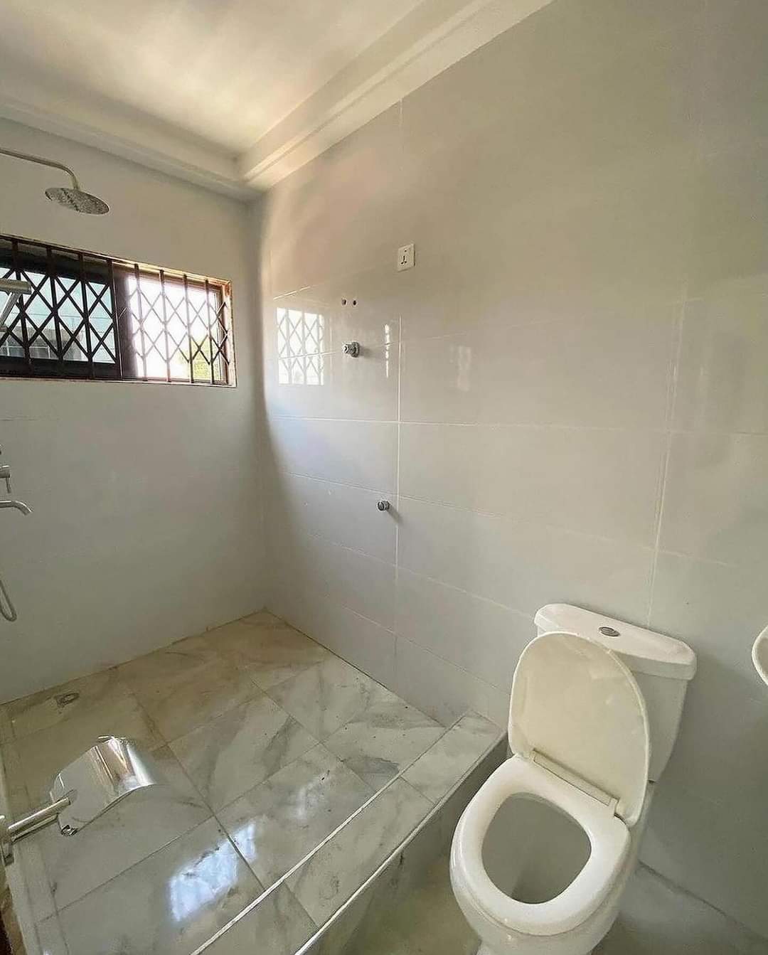 Three (3) Bedroom Semi-detached Townhouse For Rent at Oyarifa