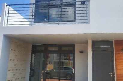 Three (3) Bedroom Town House For Rent at Oyarifa