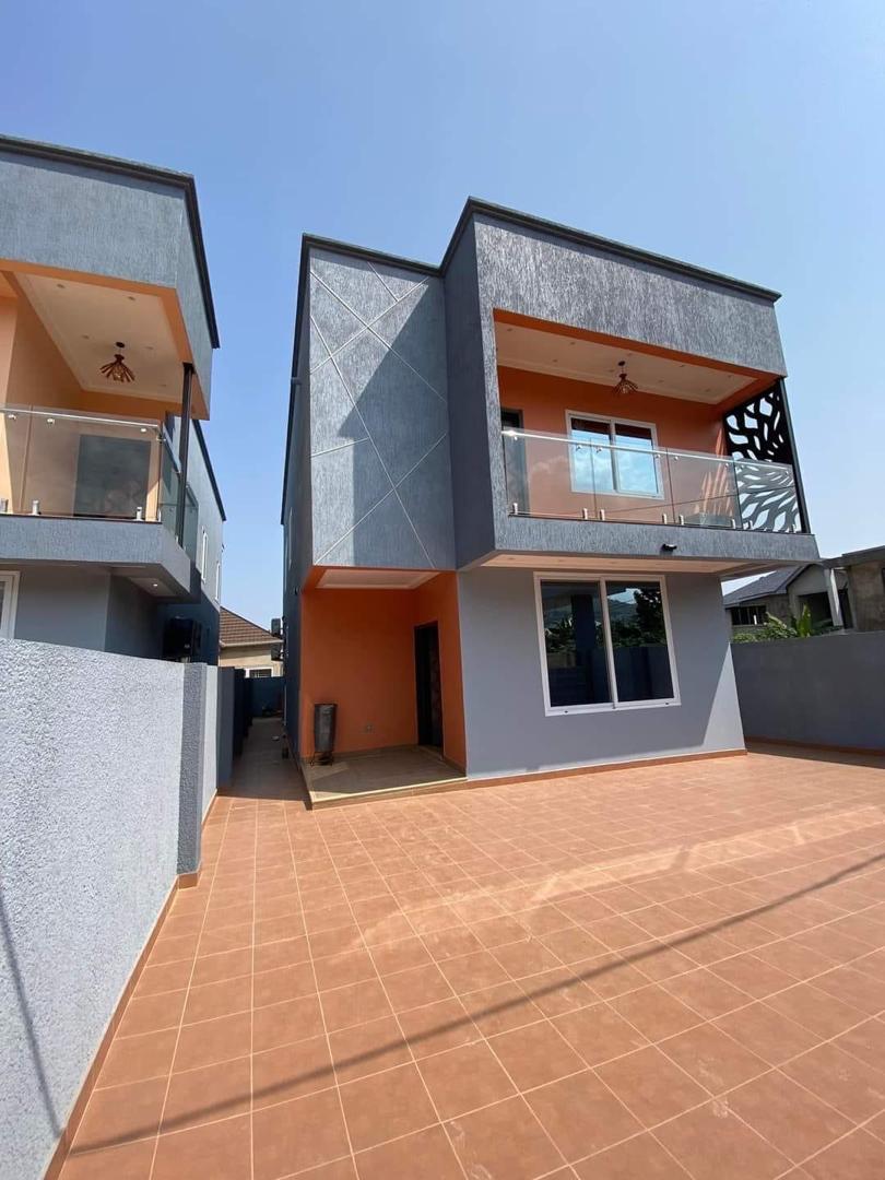 Three (3) Bedroom Townhouse For Sale at Oyarifa