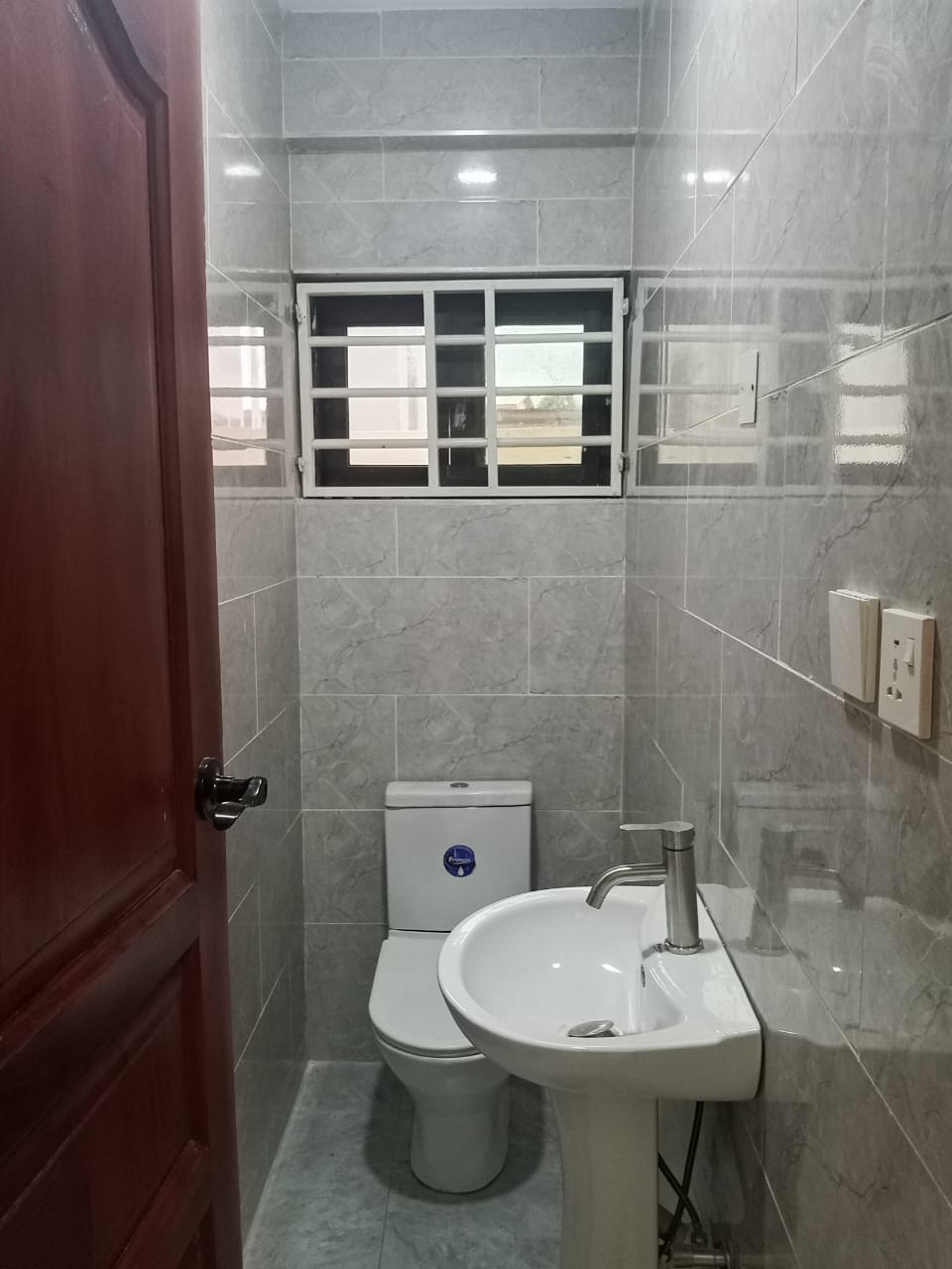 Three (3) Bedroom Apartment For Rent at Akweteyman