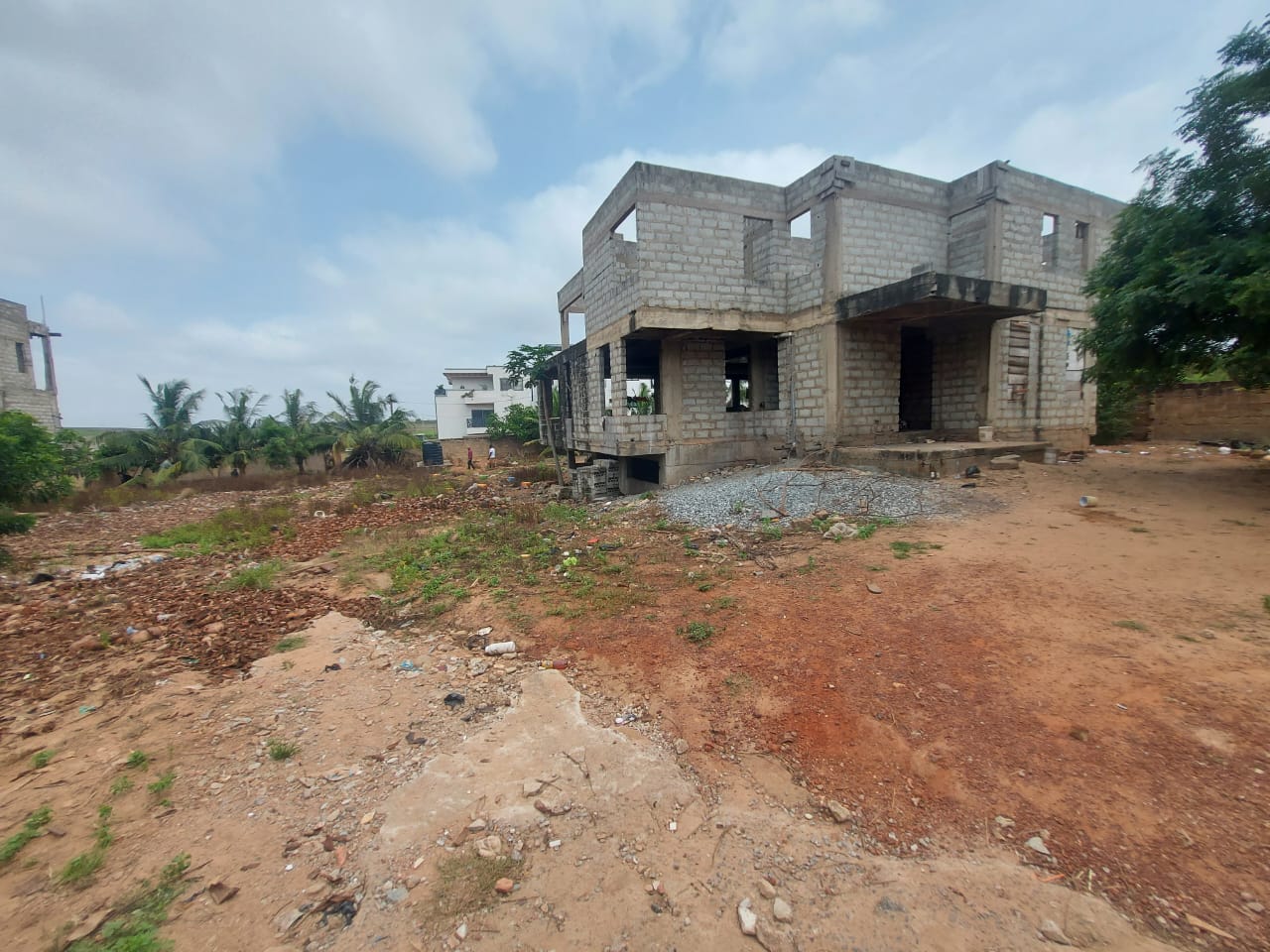 UNCOMPLETED 5 BEDROOM HOUSE AT EAST AIRPORT FOR SALE