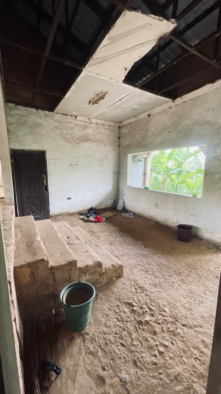 Uncompleted 3 & 4 Bedroom House For Sale at Kwabenya Comet Estate