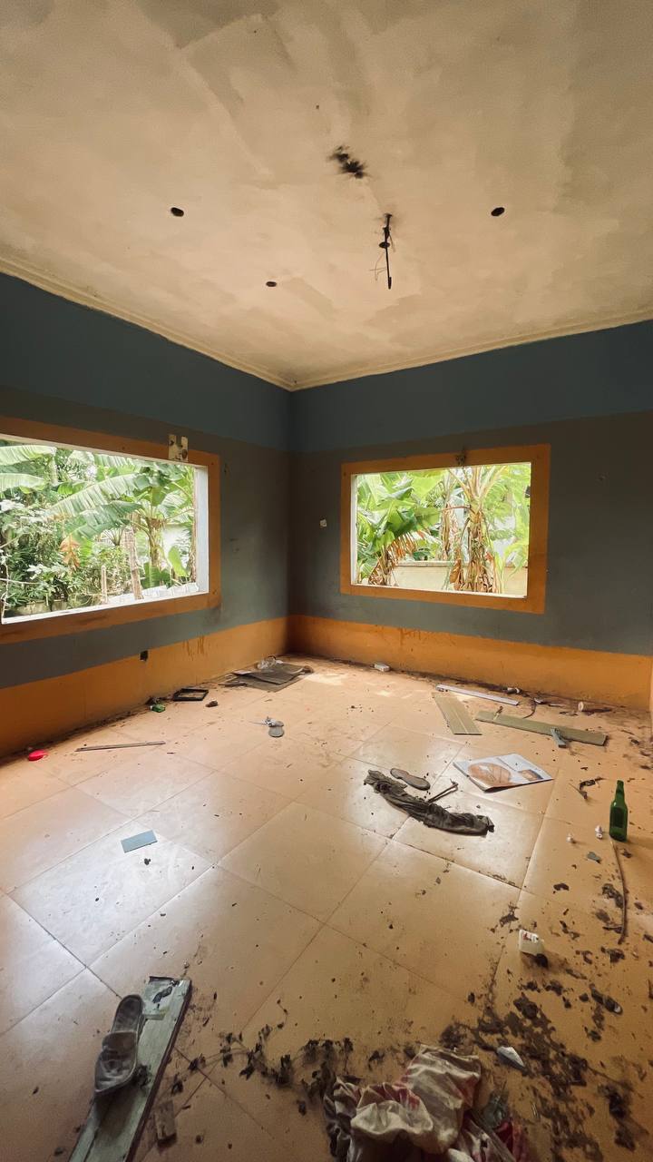 Uncompleted 3 & 4 Bedroom House For Sale at Kwabenya Comet Estate