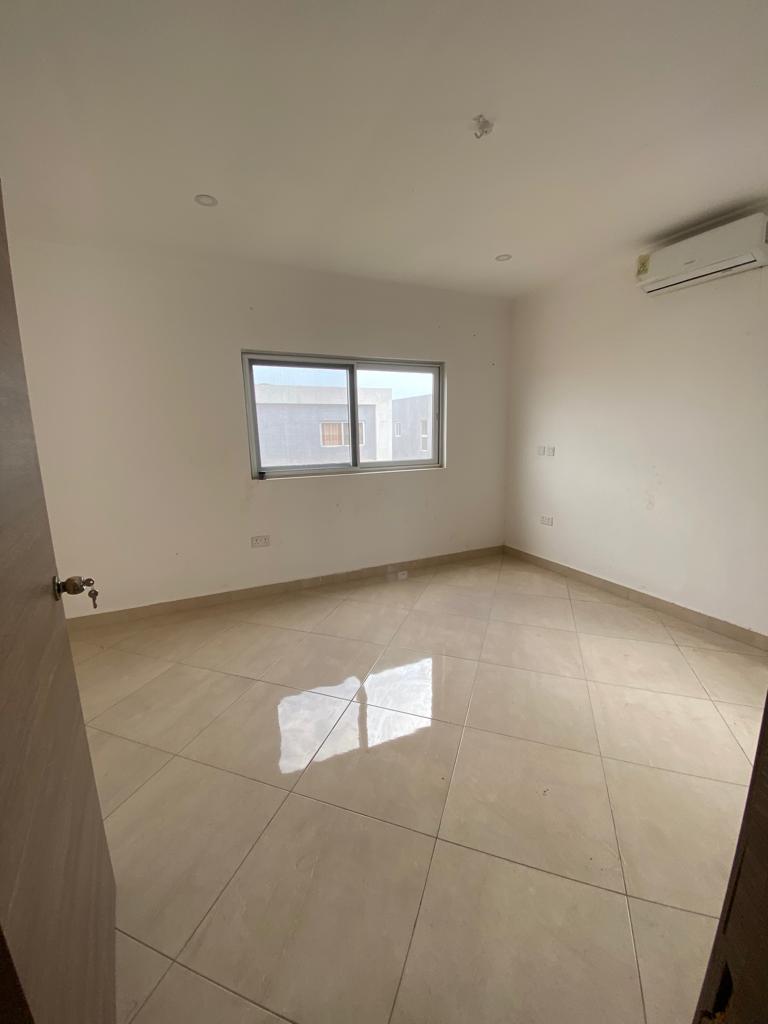 Unfurnished 3-bedroom Townhouse for Rent/Sale in Tema Community 25