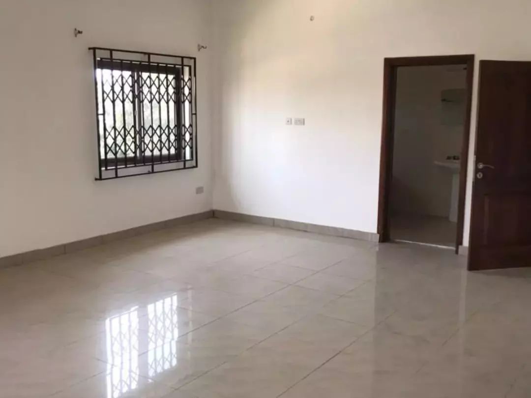 7 Bedroom House For Rent at Lashibi