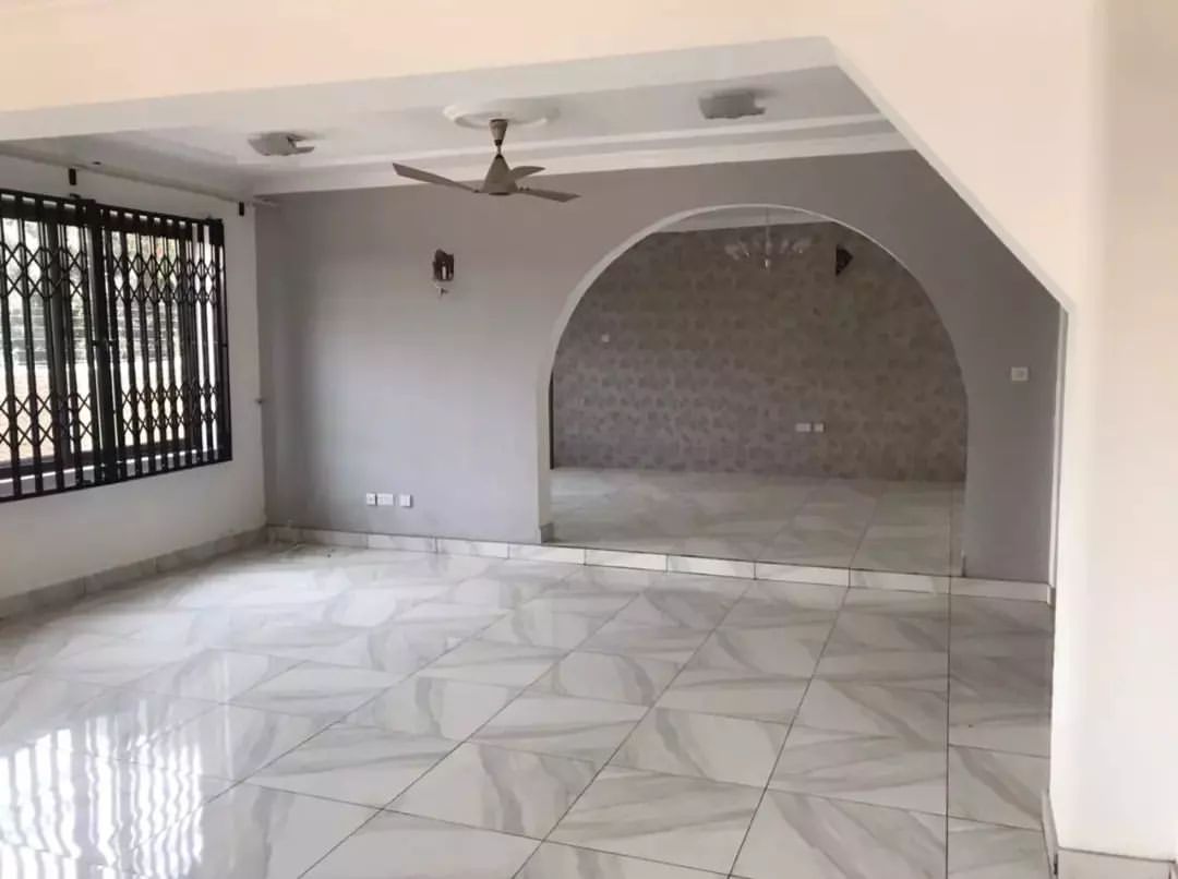 7 Bedroom House For Rent at Lashibi