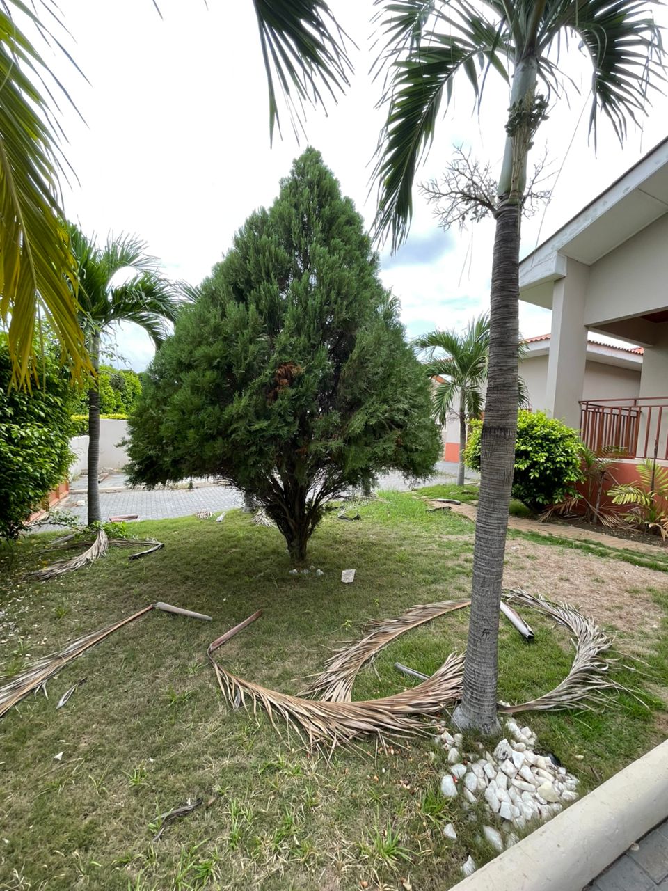 3 Bedroom with 2 boys quarters for sale at Regimanuel Gray East Airport
