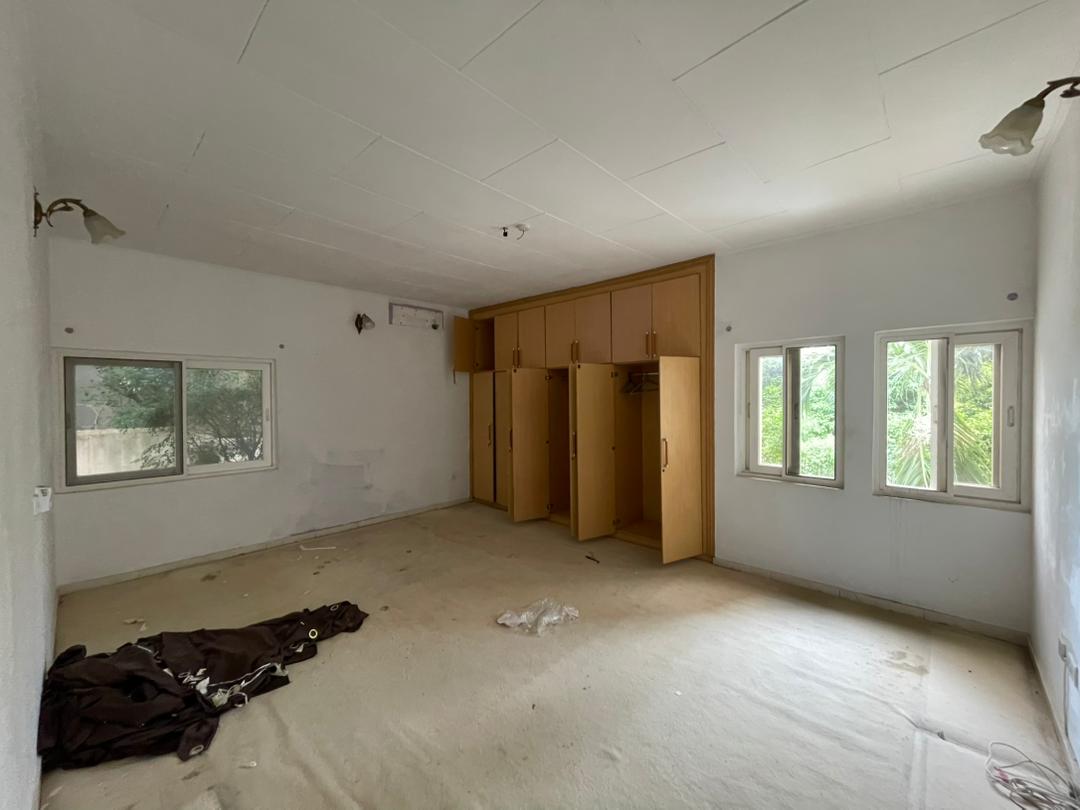 3 Bedroom with 2 boys quarters for sale at Regimanuel Gray East Airport