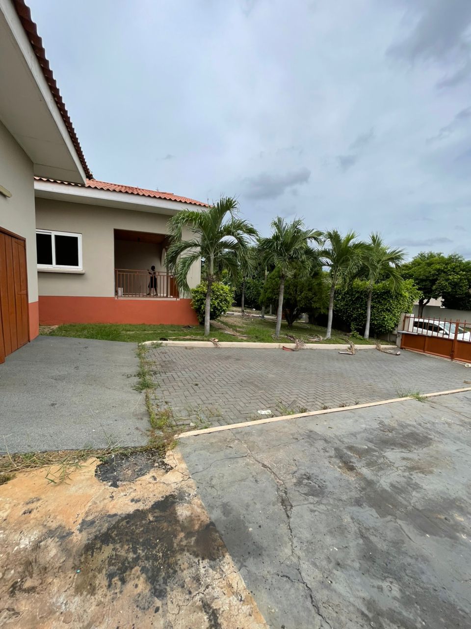 3 Bedroom with 2 boys quarters for sale at Regimanuel Gray East Airport